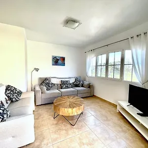 Apartment 2 Bedroom On The Golf Course With Amazing Views, Caleta De Fuste
